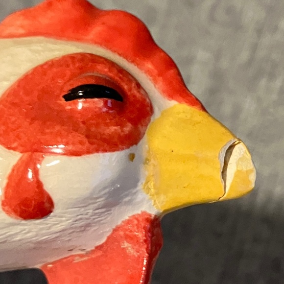 Ceramic Chicken on window ledge - Picture 6 of 7